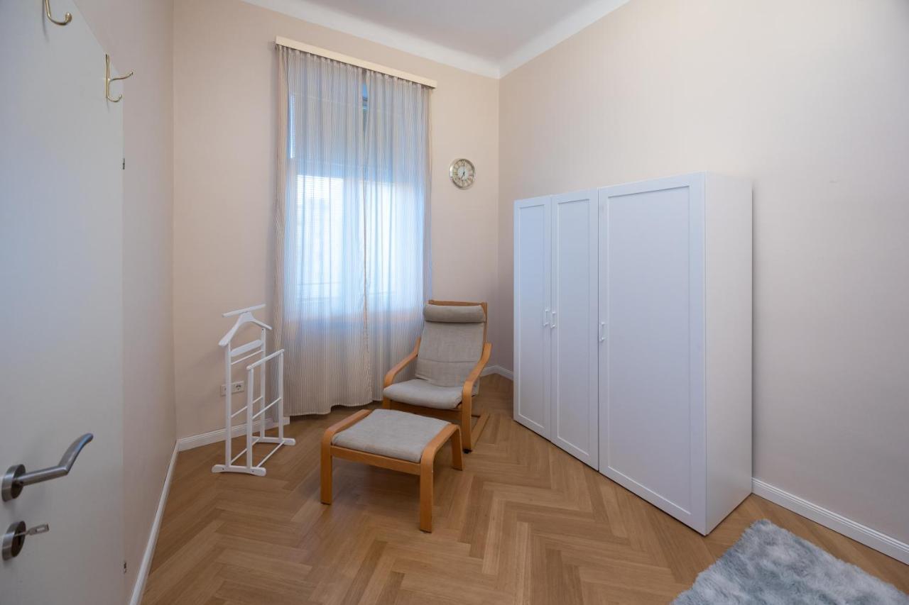 Charming Near Prater Apartament